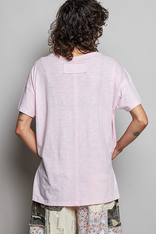 Person wearing a light pink t-shirt with a plain back on a gray background