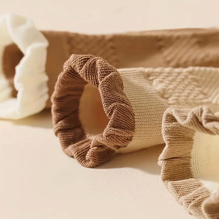 Textured Ruffle Socks